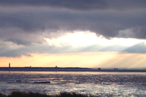 sun rays over Humber estuary in late January